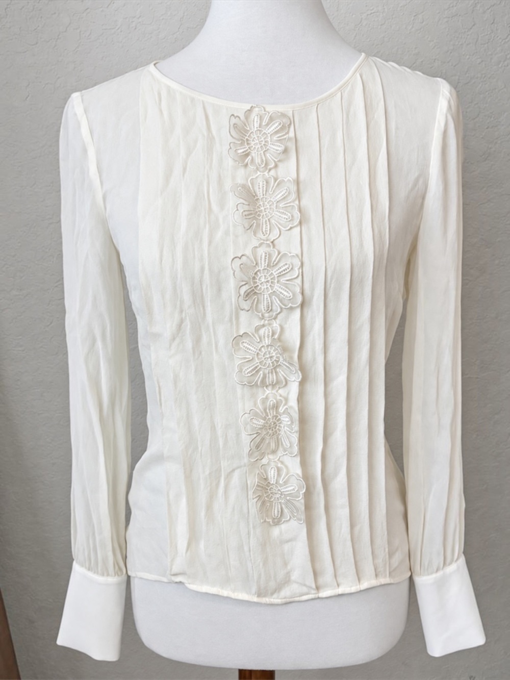 Karen Millen Floral Applique Pleated Blouse White Semi Sheer Silk Cottage Sz 4
